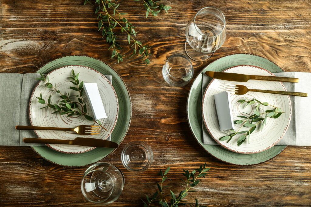zipwp-image-outdoordinnerparty-melaminesaladplates.jpg